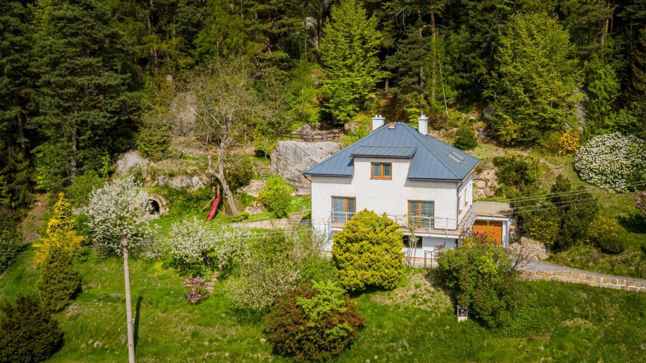 Apartman Pod Skalou V Ceskem Raji Besedice Exteriör bild