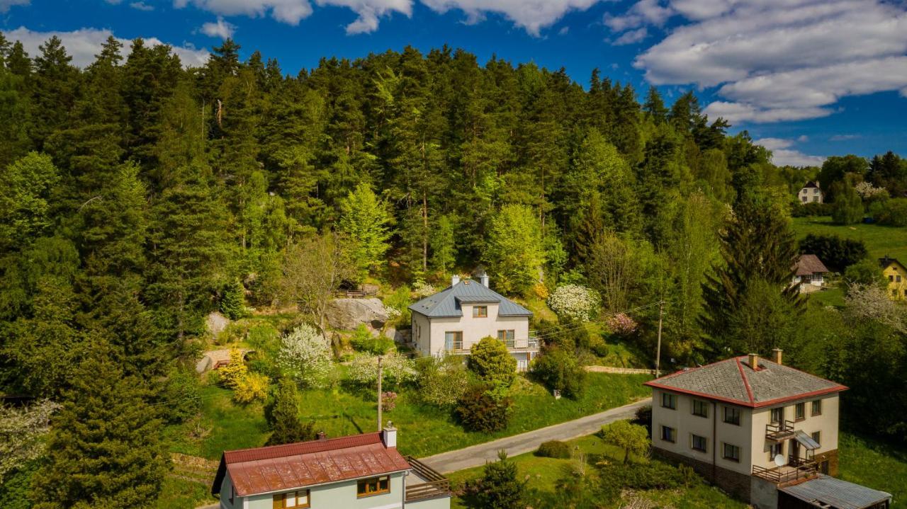 Apartman Pod Skalou V Ceskem Raji Besedice Exteriör bild