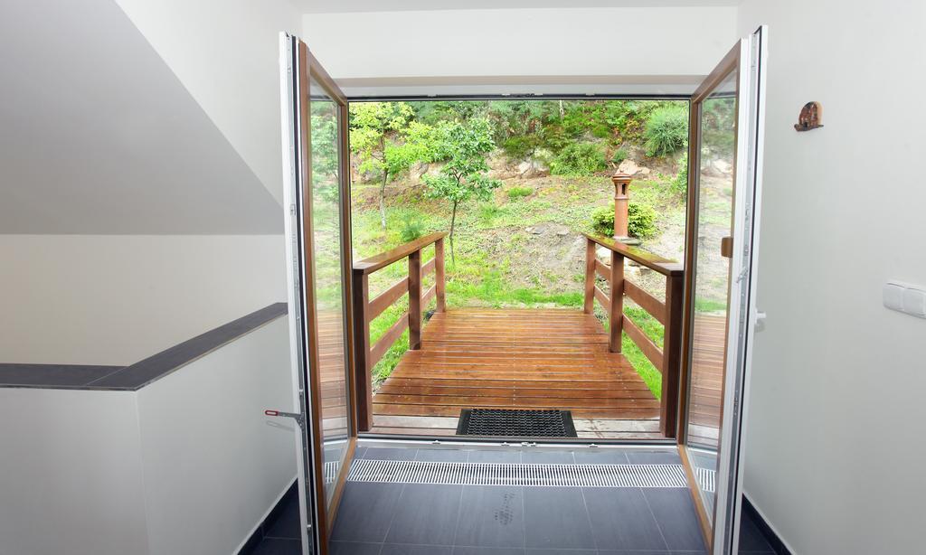 Apartman Pod Skalou V Ceskem Raji Besedice Exteriör bild