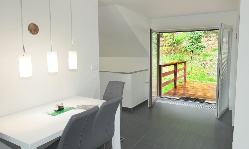 Apartman Pod Skalou V Ceskem Raji Besedice Exteriör bild