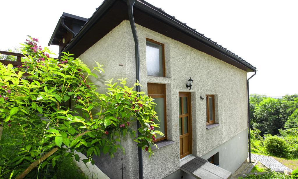 Apartman Pod Skalou V Ceskem Raji Besedice Exteriör bild